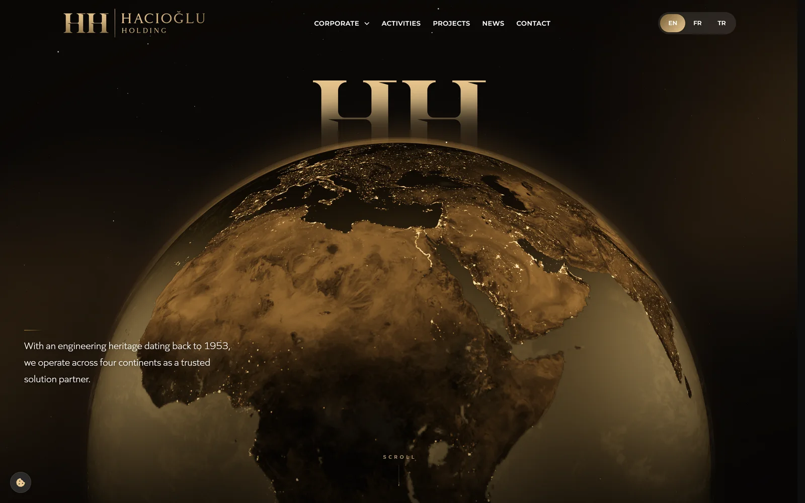Hacıoğlu Holding web sitesinin masaüstü giriş ekranı: altın HH monogramı ve 3D dünya küresi